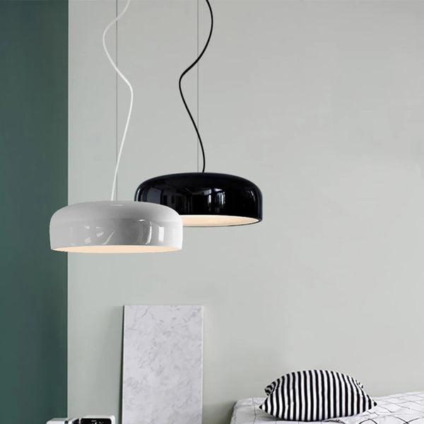 Plafonnier suspendu en forme de dôme en métal