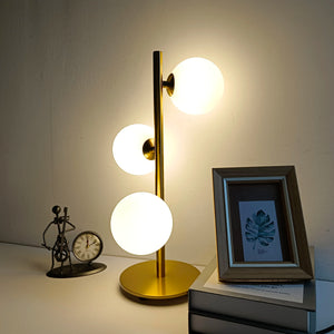 Lampe de table à trois boules