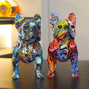 Escultura artística de perro bulldog francés pintada con graffiti