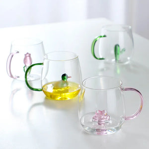 Becher mit Griff im Ichendorf-Stil mit Ornament in Grundfarbe