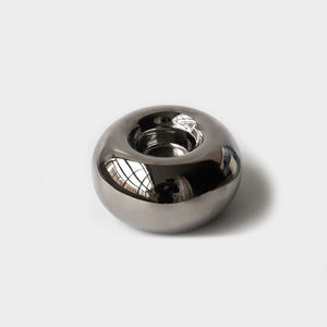 Versilberter geometrischer Kerzenhalter aus Keramik