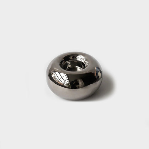 Versilberter geometrischer Kerzenhalter aus Keramik