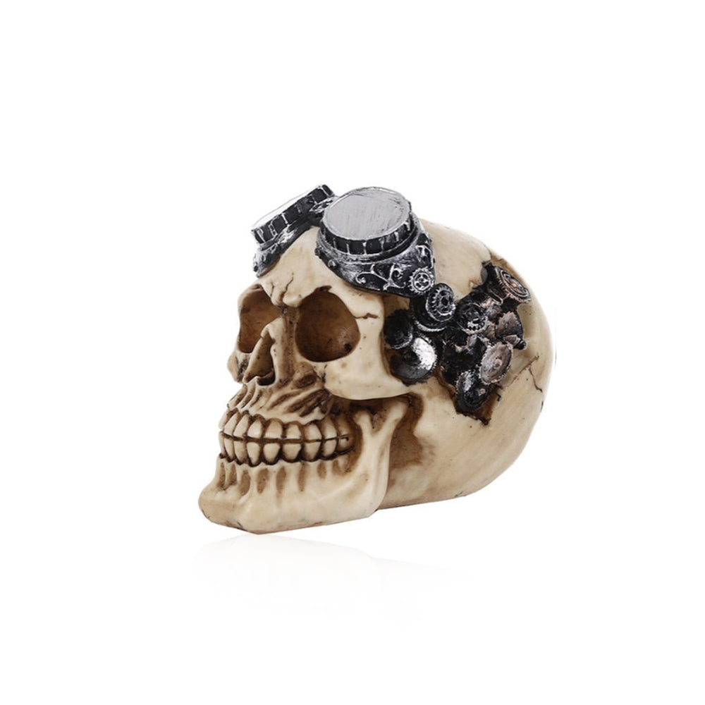 Escultura de calavera de motociclista estilo steampunk