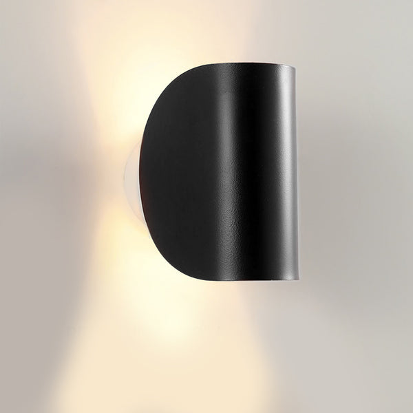 Gefaltete Wandleuchte im italienischen Designerstil