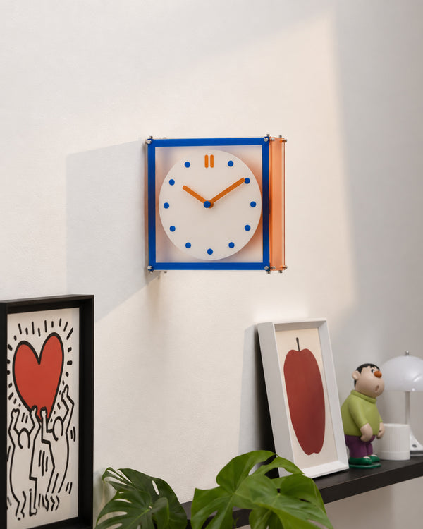 de homê Acrylic Corner-Mount Wall Clock
