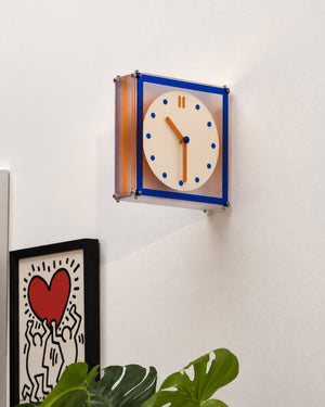 de homê Acrylic Corner-Mount Wall Clock