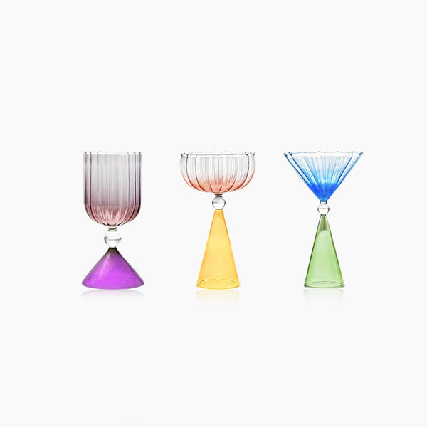 Buntes kegelförmiges Cocktailglas