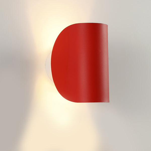 Gefaltete Wandleuchte im italienischen Designerstil