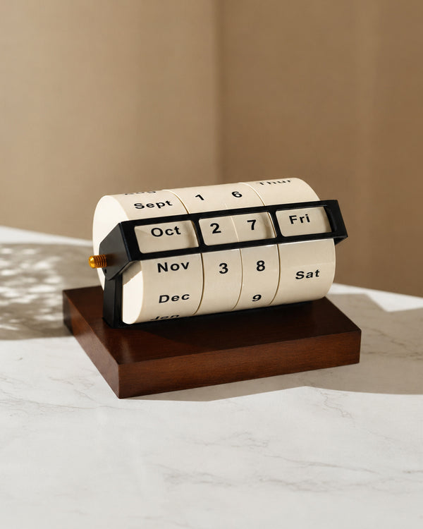 CMYD Rotating Wheel Retro Wooden Calendar