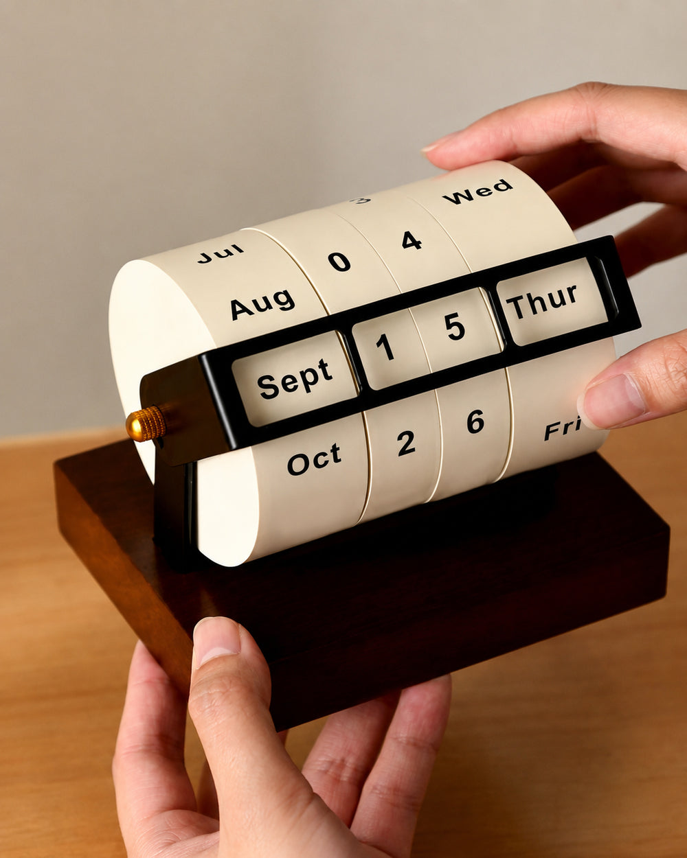 CMYD Rotating Wheel Retro Wooden Calendar