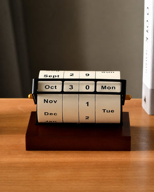 CMYD Rotating Wheel Retro Wooden Calendar