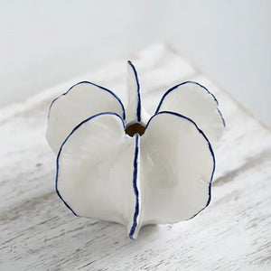 Keramikvase in Karambolenform 