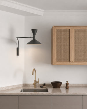 Schwenkarm-Scone-Stecker-Wandlampe